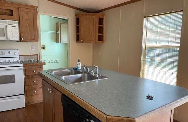 11864 Atlantic Cir Gallery 3