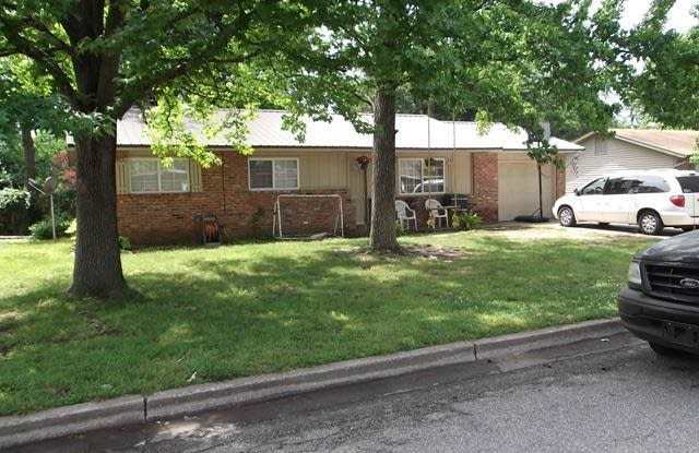 906  N 13th  PL - 906 North 13th Place, Rogers, AR 72756