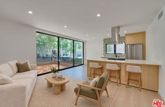 1223 Havenhurst Dr Gallery 1