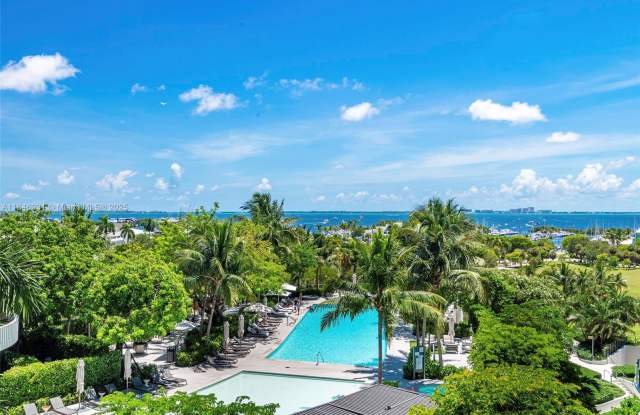 2821 S Bayshore Dr photos photos