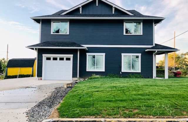 Newer 7 Bedroom 3 Bath unit!!! photos photos