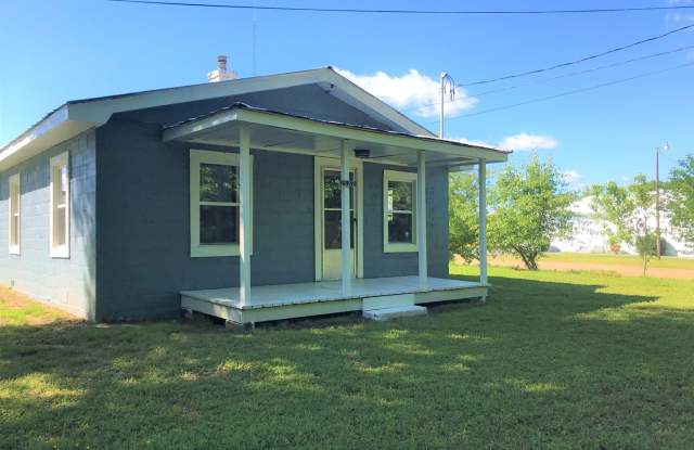 Adorable Rental located in South Hill - 1387 Plank Road, South Hill, VA 23970