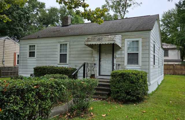 Lovely Home in Hanahan - 5744 Hoover Avenue, Hanahan, SC 29410