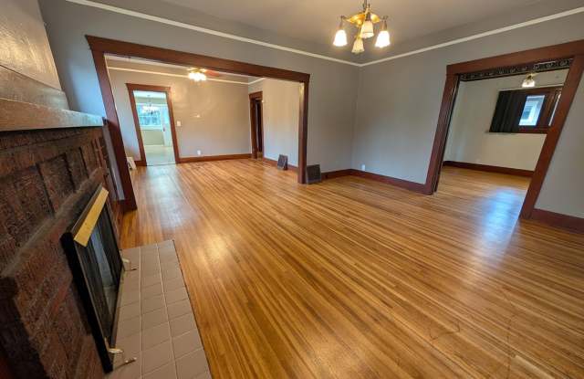 4 Bedroom 2 Bath Pet-Friendly Normal Hill House photos photos