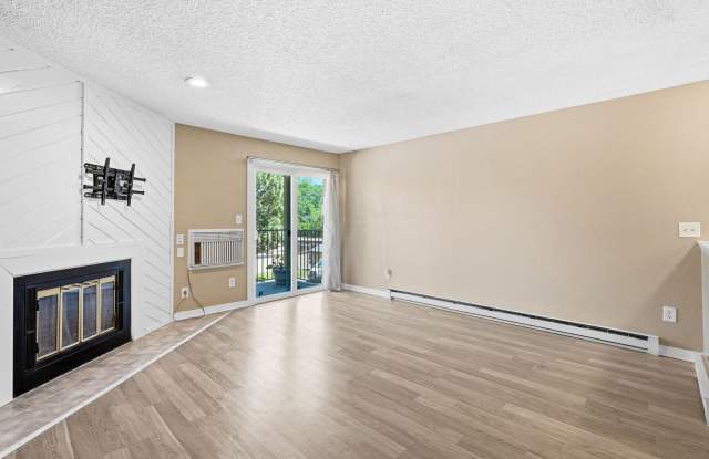 Move in Ready 2bed 2bath in Cherry Creek Schools Gallery 3