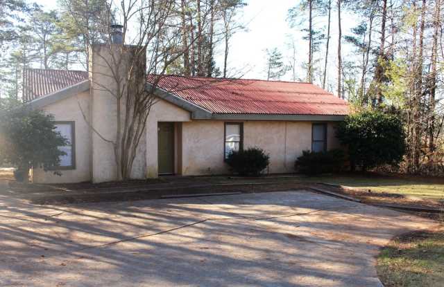 Charming 3-Bedroom Home, Pet-Friendly  Prime Location - 809 Madden Bridge Road, Central, SC 29630