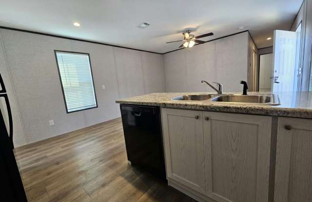 527 Suwanee Drive Gallery 3