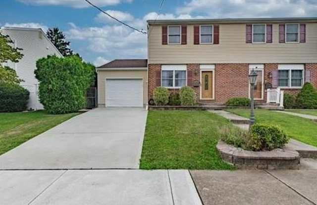 1543 Riegel Street photos photos