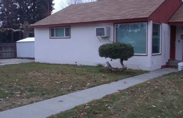Cozy 2 bedroom single family home!! photos photos