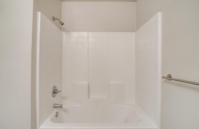HALF OFF FIRST MONTH'S RENT - 536 Phillips Street, Cleburne, TX 76033