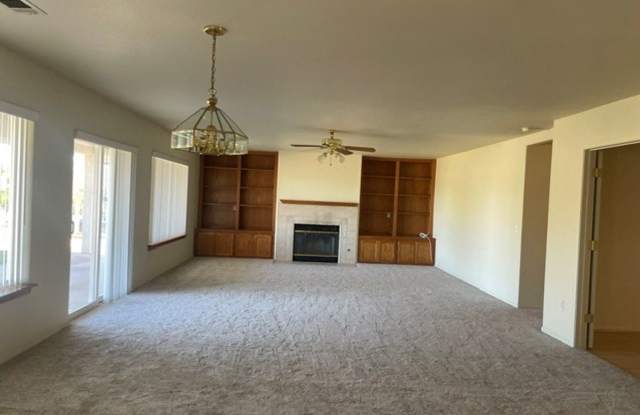 Beautiful Silver Lakes Home- 2 Bedrooms, 3 Bathrooms + Den or Office Gallery 3