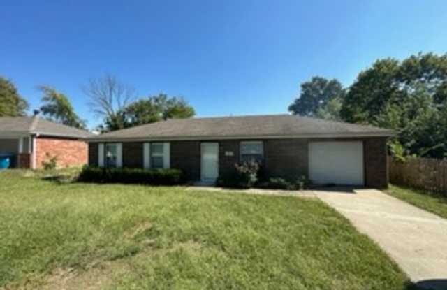 3 Bed/1.5 Bath Home in Lees Summit! - 835 Northeast Pollard Street, Lee's Summit, MO 64086