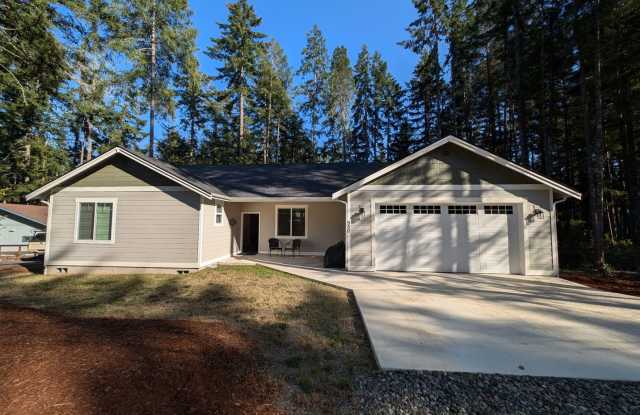 Lake Limerick Beauty for Rent. Like New Condition. 1/3 Acre Lot. Available Now! Gallery 4