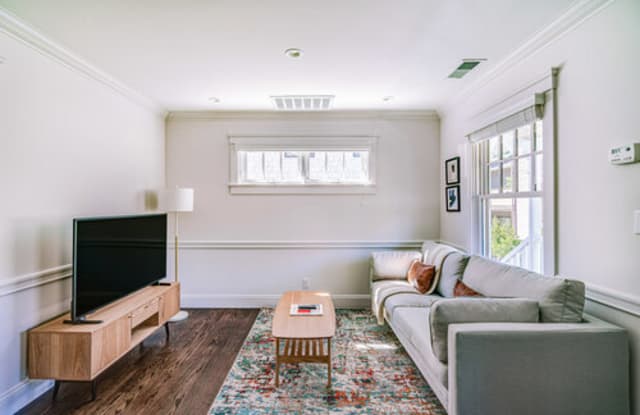 12 Lorton Avenue Gallery 3