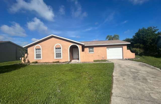 Freshly painted interior ! 3 bedroom 2 bathroom single family home Gallery 1
