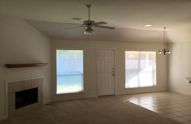 3BR / 2BA Duplex in Hewitt, Texas | Midway ISD Gallery 1