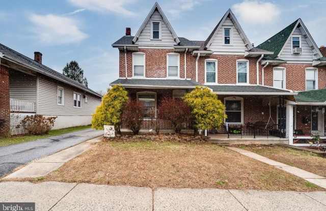 142 HOOK STREET - 142 Hook Street, Birdsboro, PA 19508