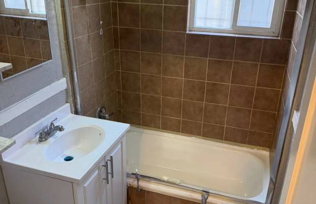 1336 1/2 West 94th Street - 1340 1/2 Gallery 3