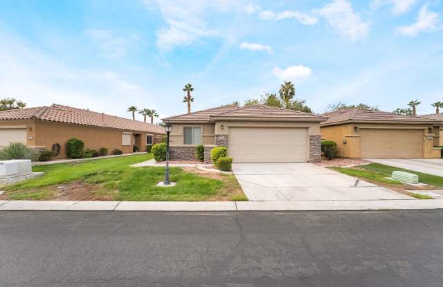 Charming 3-Bedroom Home with Golf Course Views Gallery 3