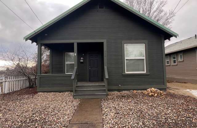 2 Bedroom, 1 Bathroom Home - Located near Downtown photos photos