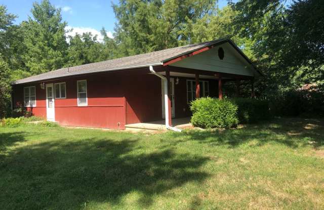 Quaint 2 bedroom perched atop 1.7 wooded acres. Ideally located in Midway photos photos