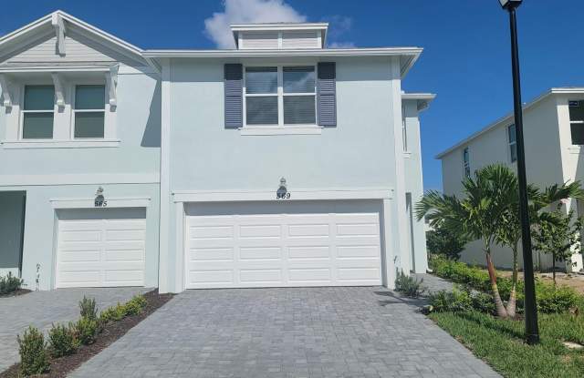 569 Salisbury Circle - 569 Salisbury Circle, White City, FL 34982