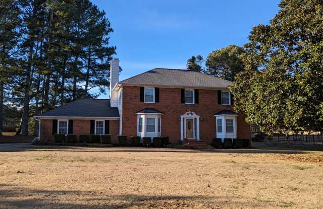 153 Craig Wood Way: Executive-Style Living in Well Established HOA Community! Large, Beautiful, Spacious Home! On the Golf Course! Convenient to I-85. AVAILABLE JUNE 2024! - 153 Craig Wood Way, Coweta County, GA 30277