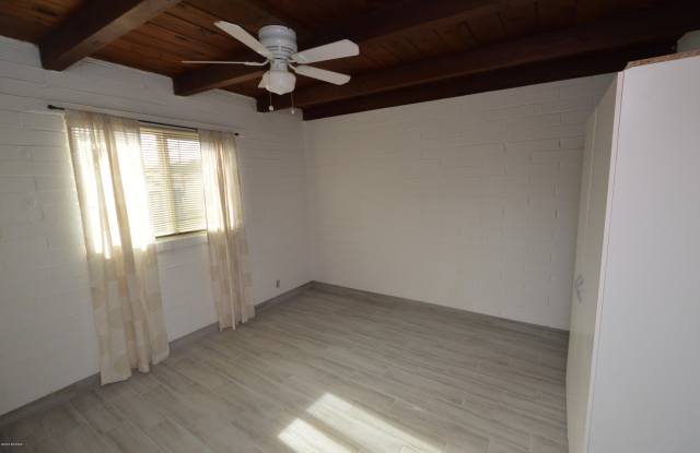 2611 E Fort Lowell Road Gallery 4