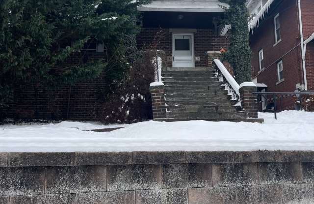 136 Westminster Avenue - 2 photos photos