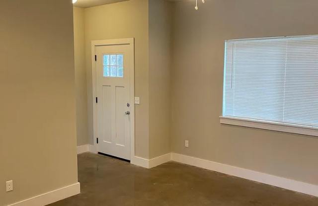 1820 North Gregg Avenue Gallery 2