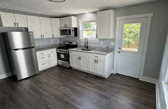 553 Farnsworth Avenue - 553 Farnsworth Avenue, Clairton, PA 15025