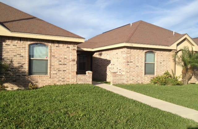 802 Emerald St - D photos photos