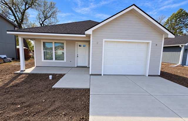Newly Built 3 bedroom 2 bathroom Home! Gallery 1