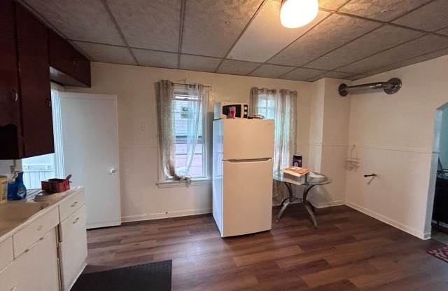 Charming 2-Bedroom Apartment for Rent at 52 Walden Ave, Buffalo! photos photos