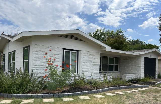 420 Storeywood Dr photos photos