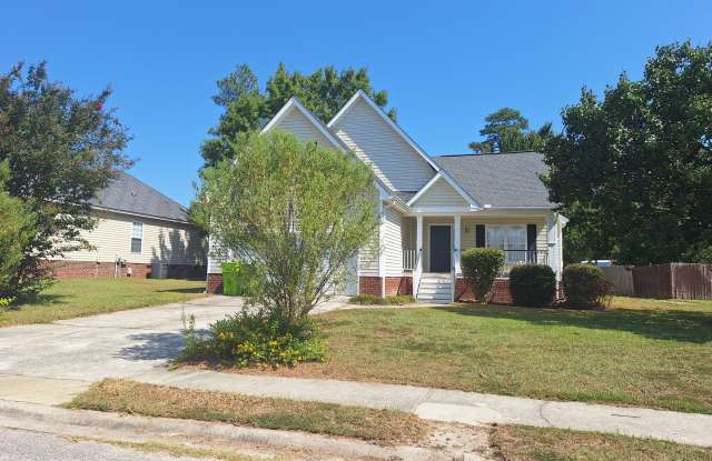 MOVE IN SPECIAL - $300 OFF THE FIRST FULL MONTH'S RENT WITH A OCTOBER 2025 MOVE IN!!! Charming Home in Northeast Columbia - Less Than 20 Minutes Away From Fort Jackson! photos photos
