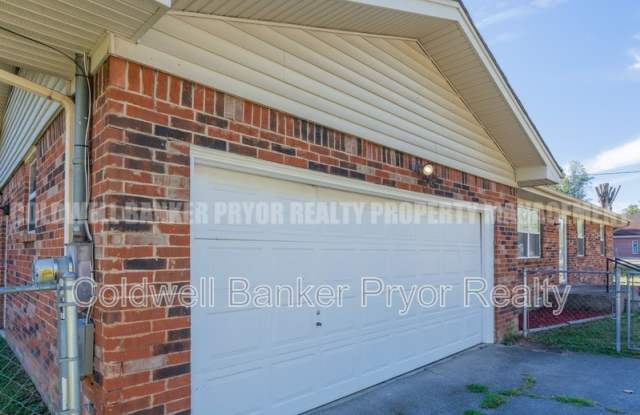 718 Lullwater Road Gallery 3