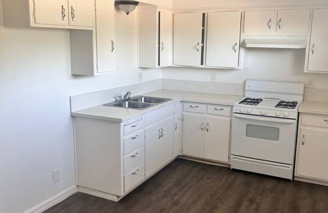 820 Sutter Ave. photos photos