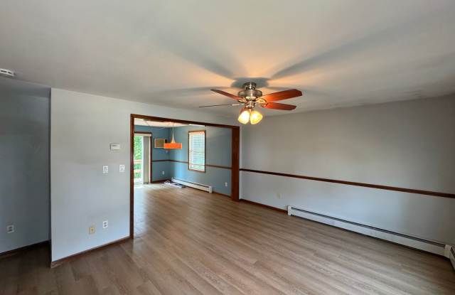 Woburn Townhouse| 2 Bed 1.5 Bath| Available 5/15 photos photos
