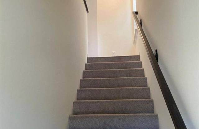 5004 Daggett Avenue Gallery 2