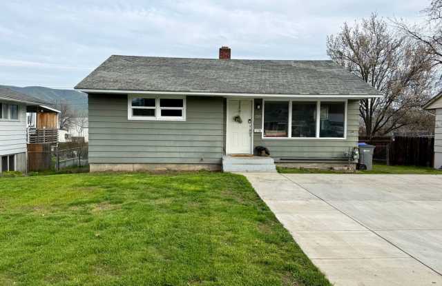 3 Bedroom, 2 Bathroom in Candy Cane Lane Edition! photos photos