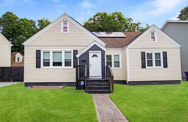 Move In Ready 5 Bedroom Cap Cod! photos photos