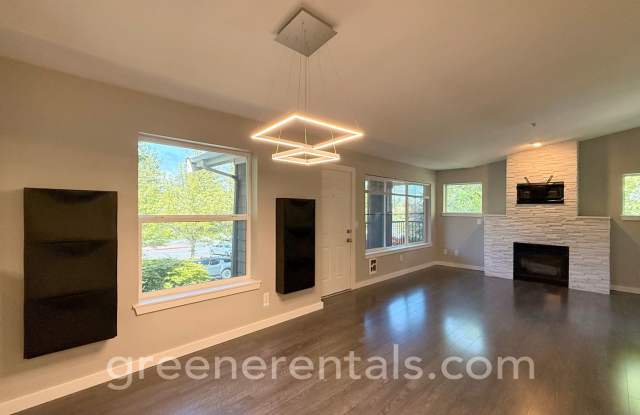 2BD/2BA Upper Level Condo in DuPont's Palisade Park photos photos