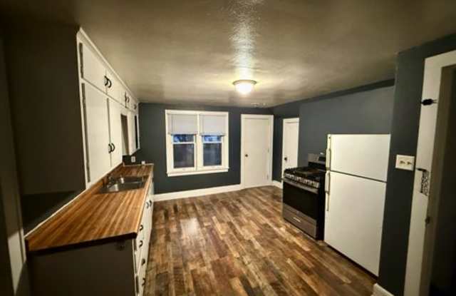 1919A N 9th St. Gallery 1