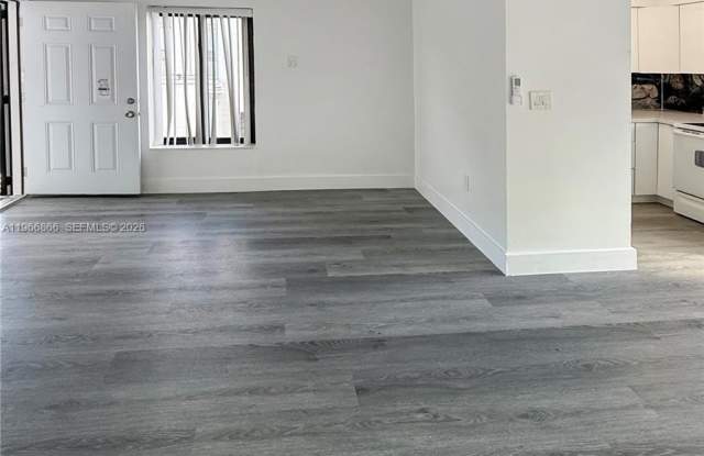 852 SW 1st St photos photos