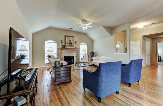 4504 Saratoga Drive Gallery 4
