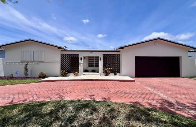1710 SW 98th Ct photos photos