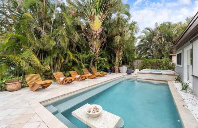 2123 Holiday Ln photos photos