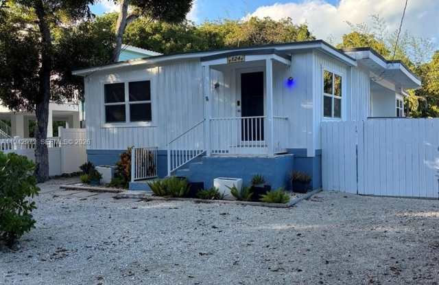 124 South Bay Harbor Dr. photos photos