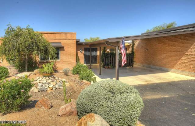 8163 N Madrid Drive - 8163 North Madrid Drive, Oro Valley, AZ 85704